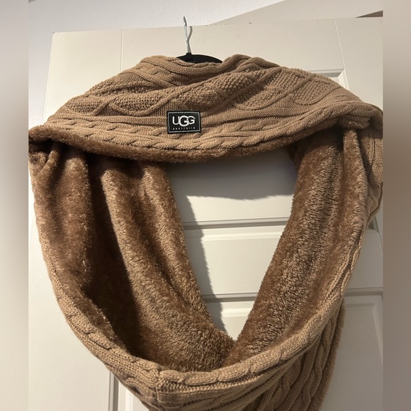 UGG cable knit infinity scarf! - Picture 6 of 6
